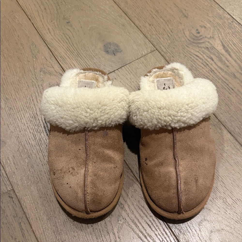UGG Slippers - Picture 2 of 4